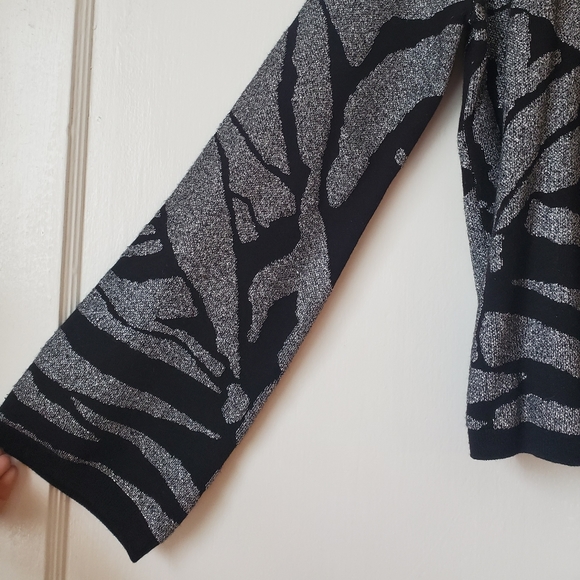 BLACK & SILVER SWEATER - Picture 3 of 4